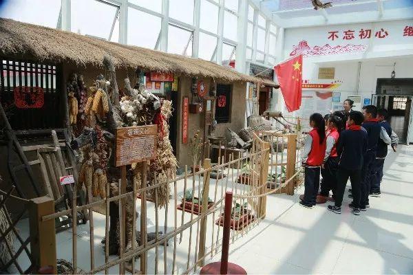 世代为农耕田地，家境贫苦创财富打一准确生肖请全面释义、解释与落实、构建解答解释落实